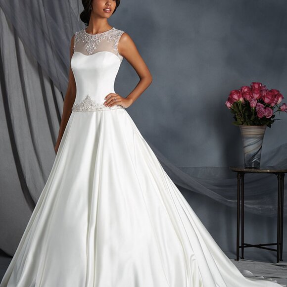 Sample Bridgerton Wedding Dress, Aline ballgown, Size 4, POCKETS Not Strapless - Picture 5 of 12